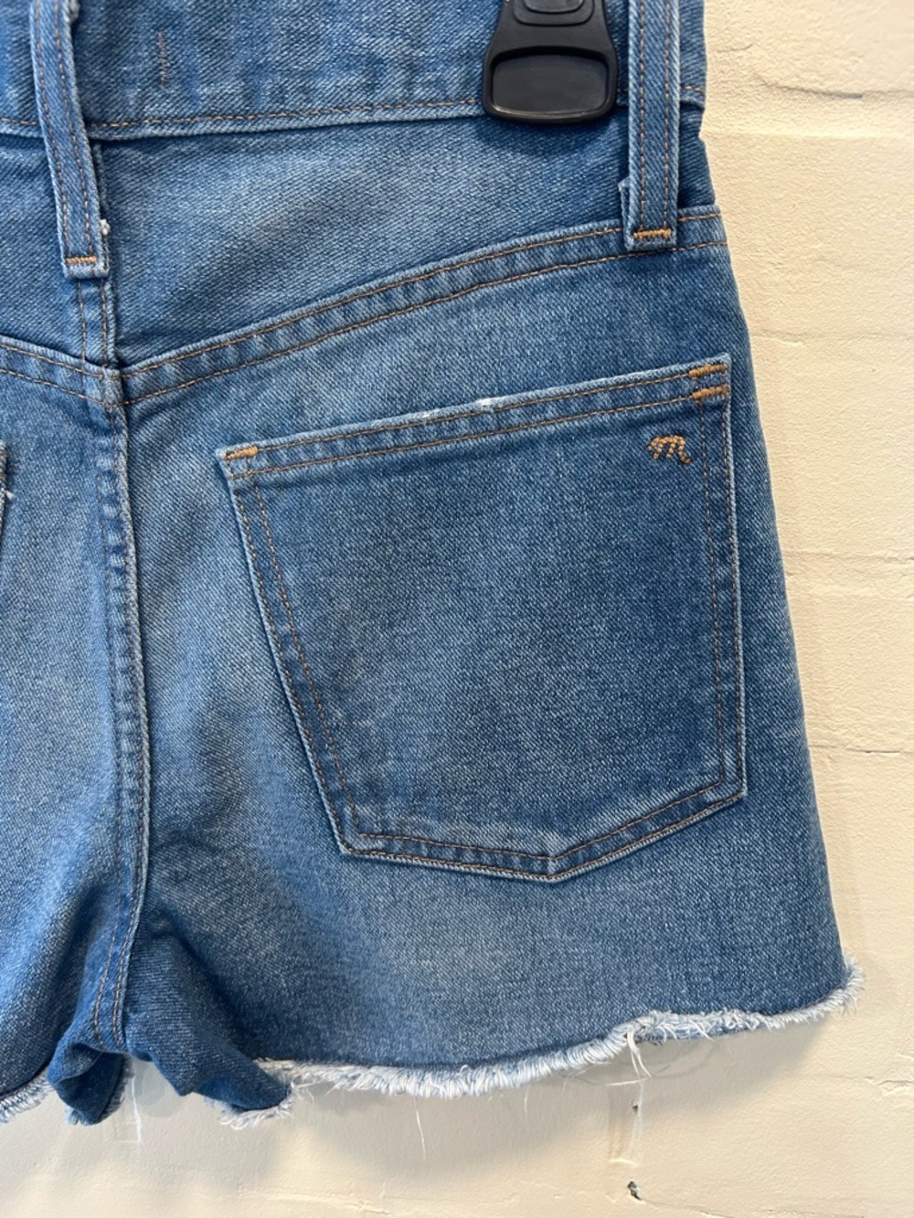 Madewell High-Rise Distressed Denim Raw Edge Shorts Size 24 - Picture 4 of 6
